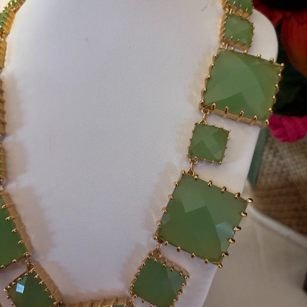 NWT KATE SPADE Green Color Necklace (30") in Gold Tone with KS pouch - Picture 2 of 11